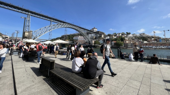 Comerciantes da Ribeira indignados com a restrição de circulação na Ponte Luiz I