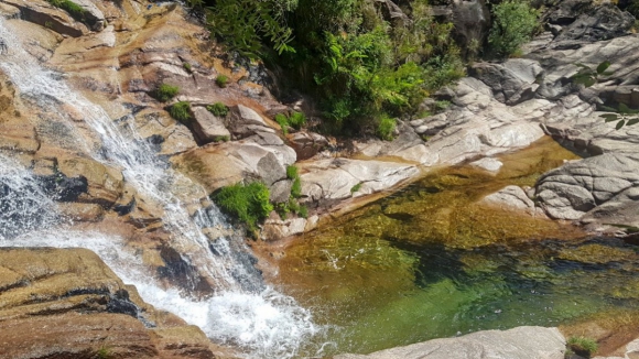 13 mortes em 11 anos no Gerês. Porque é que a cascata mais perigosa de Portugal não é vedada?