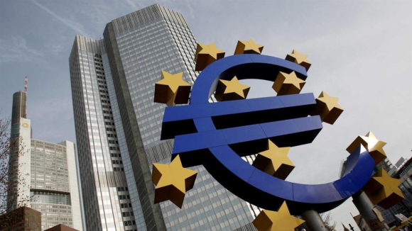 Taxa de inflação na zona euro sobe para 7% em abril após seis meses a recuar