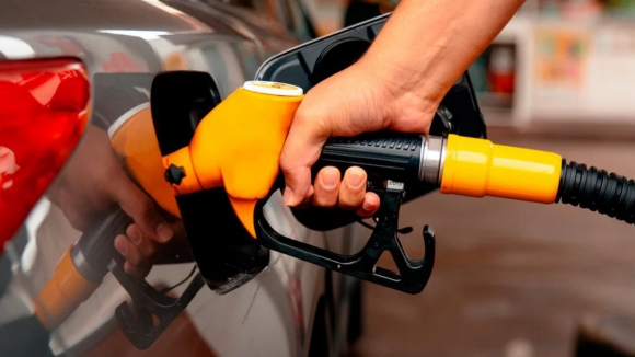 Preço médio semanal da gasolina desce 3% e 3,6% no gasóleo, calcula ERSE