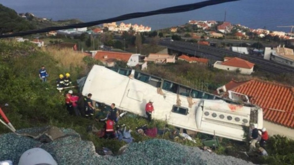 Morreu o motorista do autocarro que se despistou na Madeira em 2019, único arguido no caso
