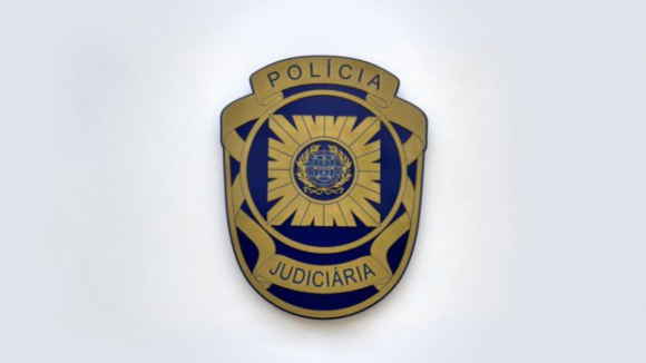Detido homem suspeito de roubar ourivesarias com arma de fogo no Porto