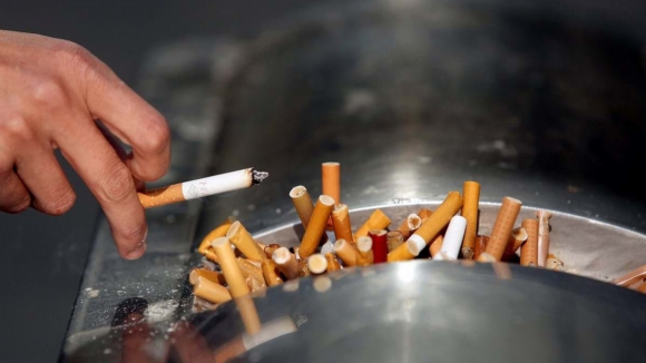 Bombas de gasolina vão poder continuar a vender tabaco
