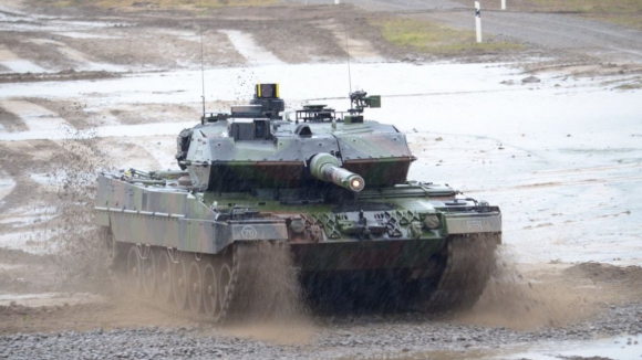 Novos tanques Leopard 2 encomendados pela Alemanha para substituir tanques enviados para Ucrânia