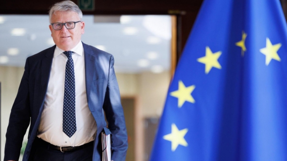 Comissário europeu anuncia 65 mil milhões de euros para modelo de aumento de competências