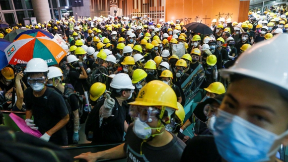 Português acusado de incitação à subversão em Hong Kong vê julgamento adiado para agosto
