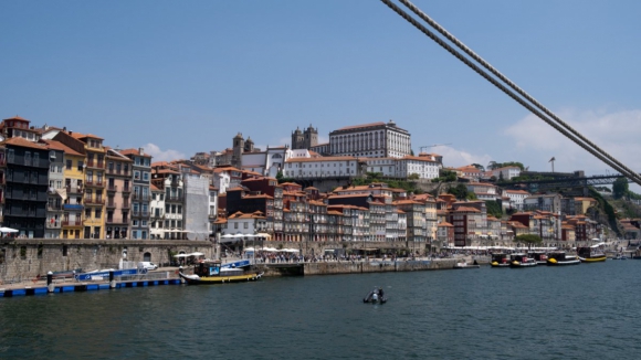 Detida alegada "cabecilha" de grupo que roubava barris de cerveja na Ribeira do Porto