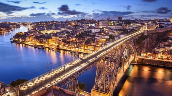 Carro é meio de transporte predileto dos habitantes da Área Metropolitana do Porto