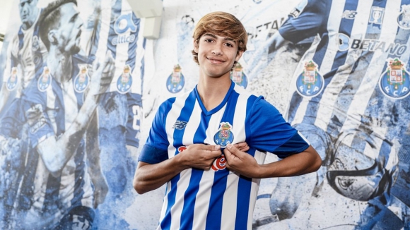FC Porto (Sub-17): Rodrigo Mora assina contrato profissional