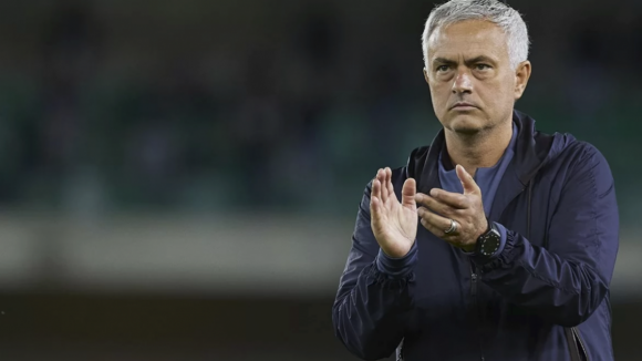 UEFA abre processo disciplinar contra Mourinho por palavras ao árbitro na final da Liga Europa