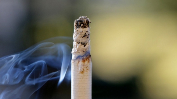 Grandes superf&iacute;cies e hot&eacute;is v&atilde;o continuar a vender tabaco