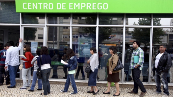 Desemprego na OCDE mantém-se em mínimo de 4,8% e Portugal tem 12.ª taxa mais alta