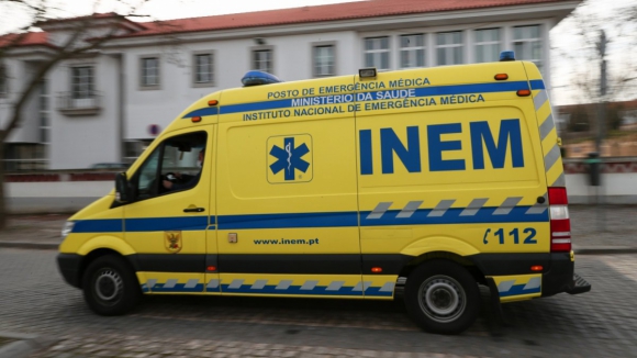 Homem de 50 anos morre em despiste de carro em Guimarães