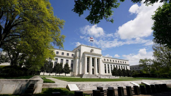 Reserva Federal norte-americana interrompe subidas nas taxas de juro, a primeira vez  desde março de 2022