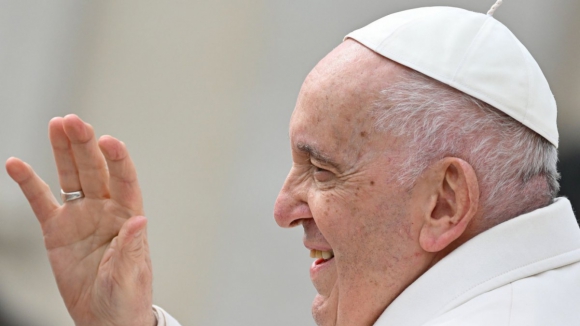 Governo aprova proposta que perdoa penas e multas a jovens por causa de visita do Papa
