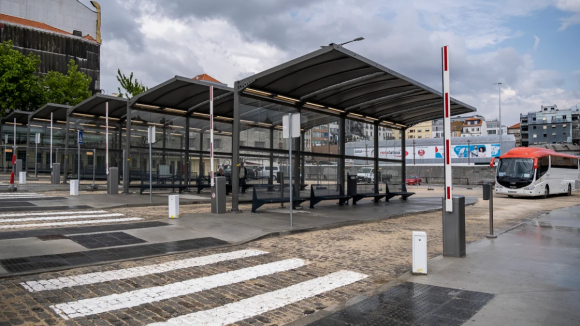 Novos terminais de autocarros da Asprela continuam “confusos”. Câmara do Porto promete sinalética