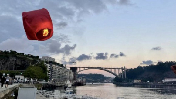 Proteção Civil do Porto pede cuidado no lançamento dos balões de S. João