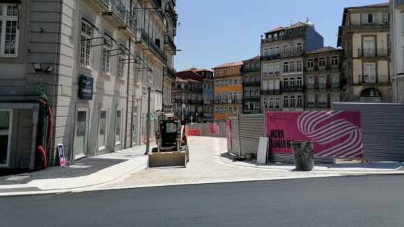 Obras Metro do Porto. Restabelecida circulação pedonal após conclusão de trabalhos da nova Estação de S. Bento