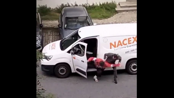 Homem tenta roubar carrinha da Nacex em Viseu e é agredido por estafeta
