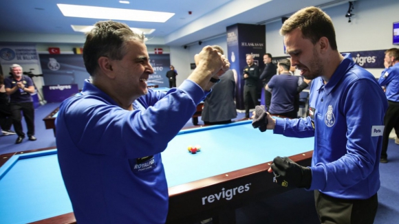 FC Porto (Bilhar): "Erguemos bem alto a bandeira do FC Porto", diz Al&iacute;pio Jorge