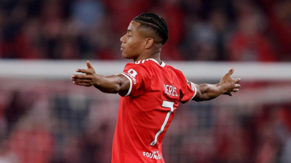 David Neres com um jogo suspenso por insultar rivais