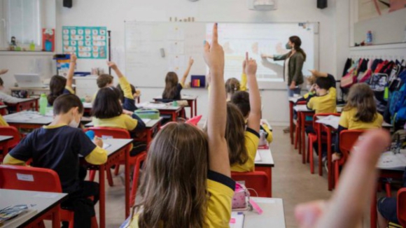 C&acirc;mara de Gaia quer&nbsp;cheque-oferta para material &agrave;s escolas privadas