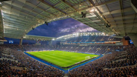 Rola a bola no Estádio do Dragão