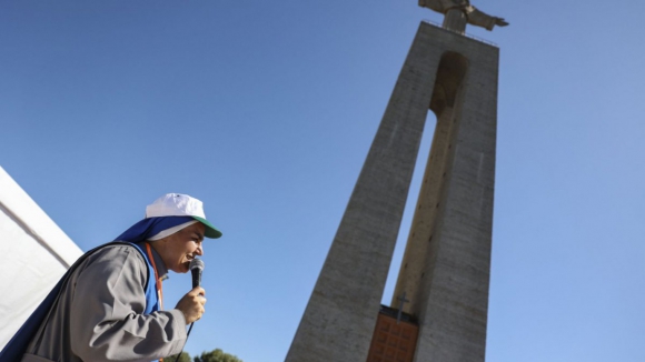 JMJ. Cristo Rei atrai jovens do Brasil pela semelhança com Cristo Redentor