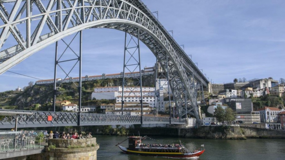 Gaia quer reabrir tabuleiro inferior da Ponte Luiz I ao trânsito 