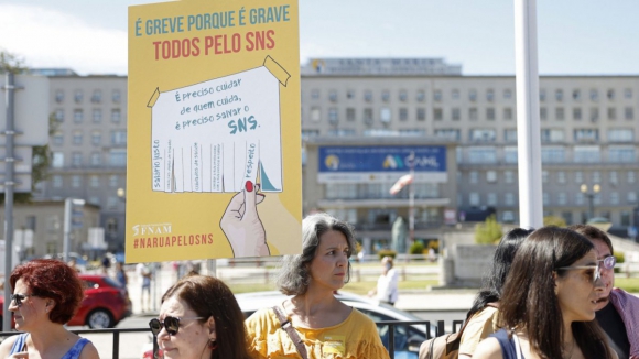 Greve dos m&eacute;dicos.&nbsp;Ades&atilde;o ronda os 95% e h&aacute; hospitais s&oacute; com servi&ccedil;os m&iacute;nimos