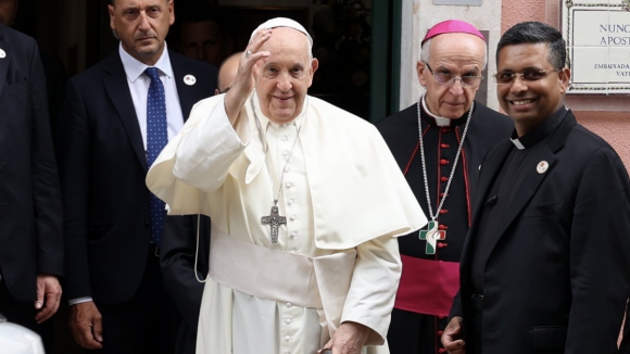 Papa Francisco tem primeiro encontro oficial com jovens peregrinos