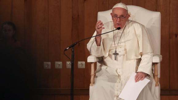 Aborto e eutan&aacute;sia foram temas abordados no almo&ccedil;o do Papa com jovens