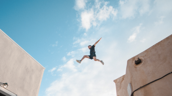 Márcio Filipe pratica Parkour desde os 13 anos e foi amor ao primeiro salto