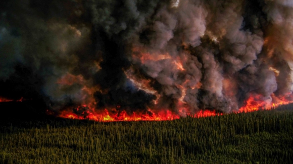 Incêndios no Canadá emitiram o equivalente a mil milhões de toneladas de CO2