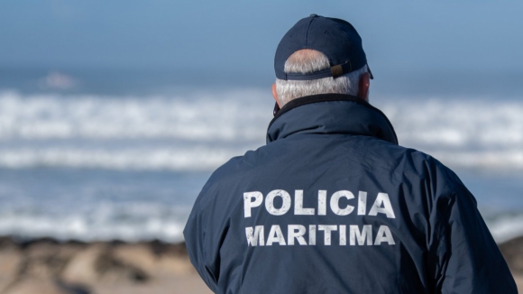 Polícia Marítima resgata 50 migrantes em três embarcações no mar Mediterrâneo