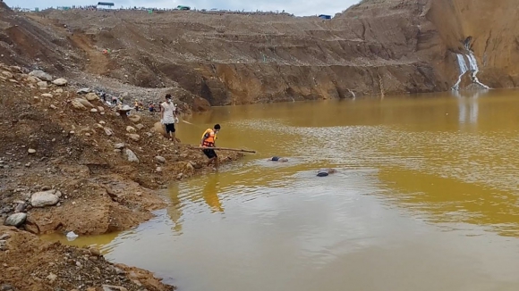Deslizamento de terras numa mina de jade em Myanmar mata pelo menos 25 pessoas 