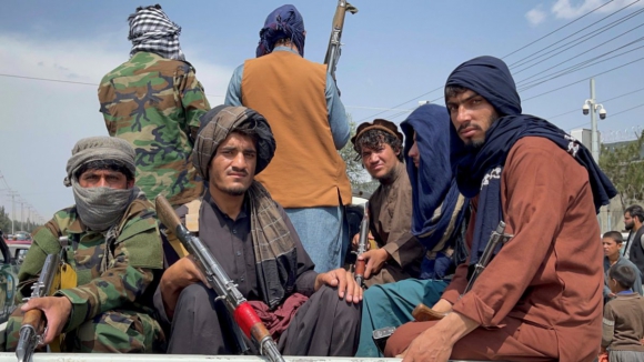 Afeganistão.Talibãs oficializam proibição de partidos políticos