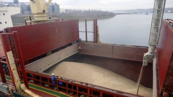 Primeiro cargueiro com cereais vindo da Ucrânia chega à Turquia apesar de cerco russo