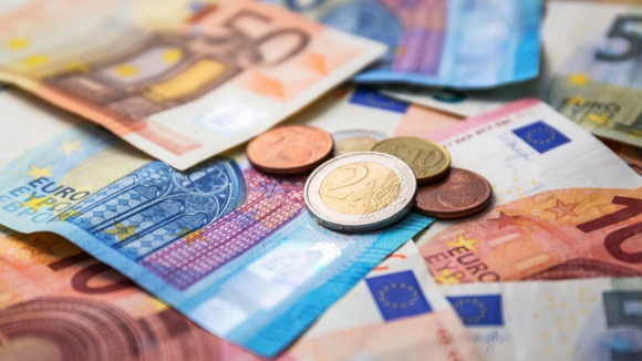 Farfetch passa de lucros a preju&iacute;zos de 258 ME no primeiro trimestre de 2023