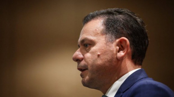 Montenegro diz que país vive "asfixia fiscal" e questiona Costa se vai "baixar já" impostos