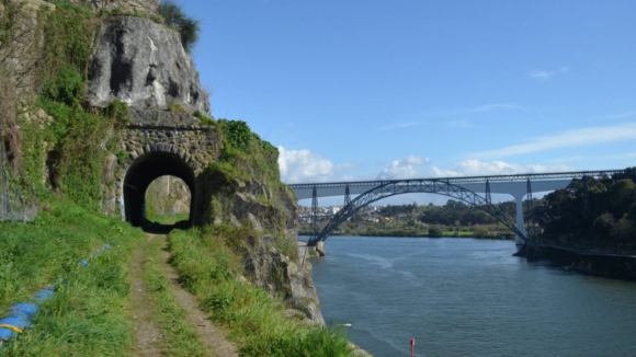 Concluída obra de estabilização da escarpa do ramal da Alfândega no Porto