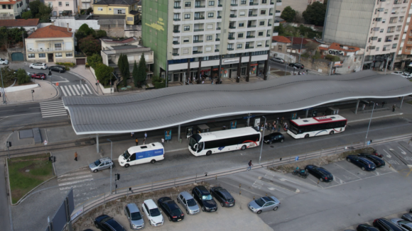 Metrobus de Gaia incendeia redes sociais mas utentes gostam do serviço