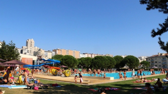 Piscinas municipais de S&atilde;o Jo&atilde;o da Madeira encerram mais cedo devido ao mau tempo