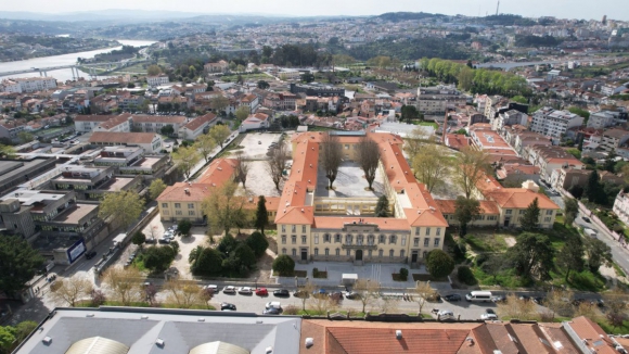 Câmara do Porto pretende reajustar acordo com Governo para concluir obras na Escola Alexandre Herculano