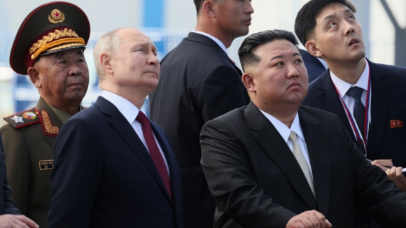 Putin diz que Rússia vai ajudar Coreia do Norte a lançar satélites
