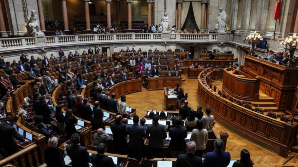 Deputados Catarina Martins, Pinto Moreira e Manuel Loff deixam parlamento