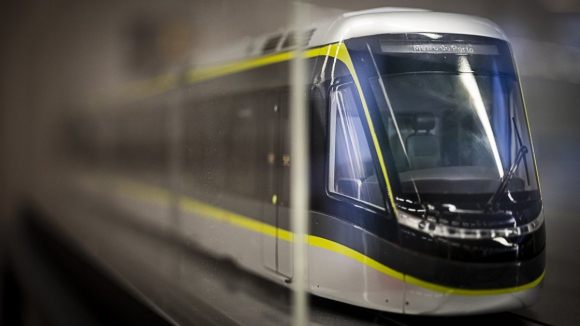 Veja as imagens dos testes para as novas carruagens do metro do Porto