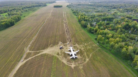Avião russo faz aterragem de emergência por falta de combustível