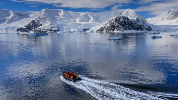 Cientistas alertam que gelo que rodeia Antártida está a diminuir perigosamente