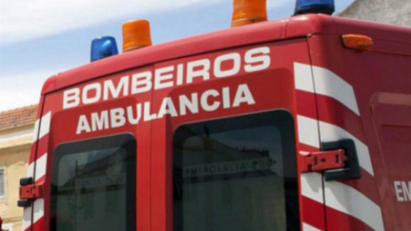 Bombeiros de Aveiro resgatam bebé de dois anos do interior de um carro
